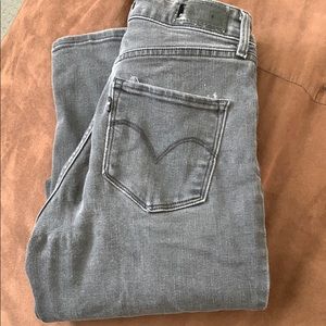 Levi’s High Rise Skinny Jeans - Size 24